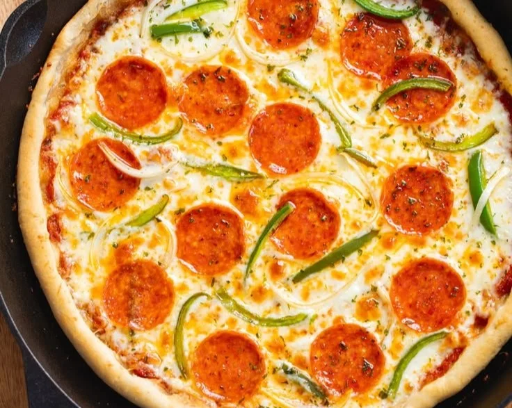 Delicious cast iron skillet pizza with fresh toppings and golden crust