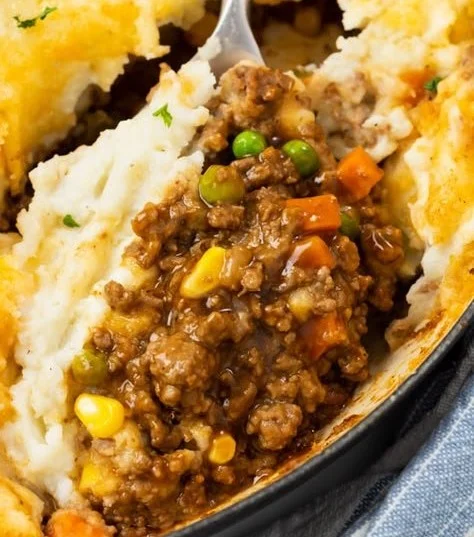 Easy Shepherd's Pie recipe with ground meat and mashed potatoes