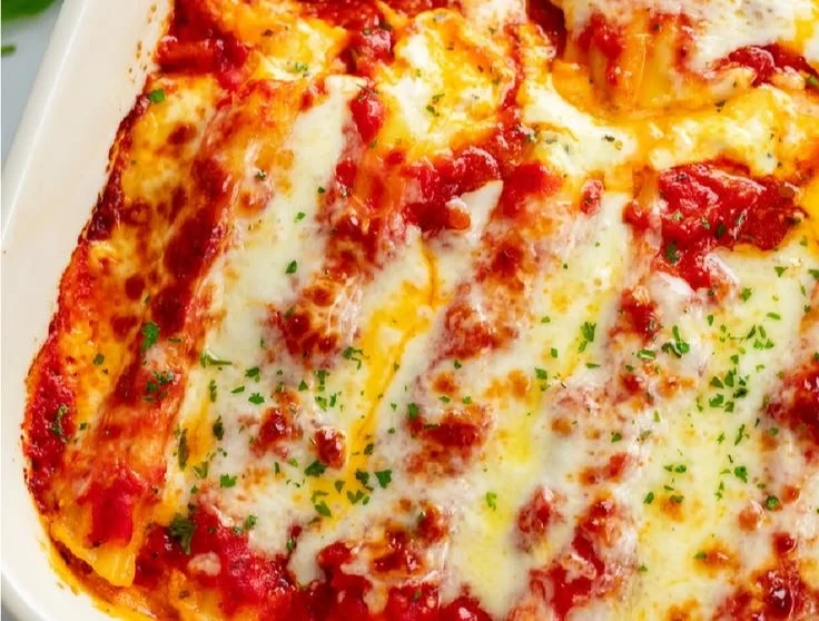 Delicious stuffed manicotti pasta with savory filling and marinara sauce