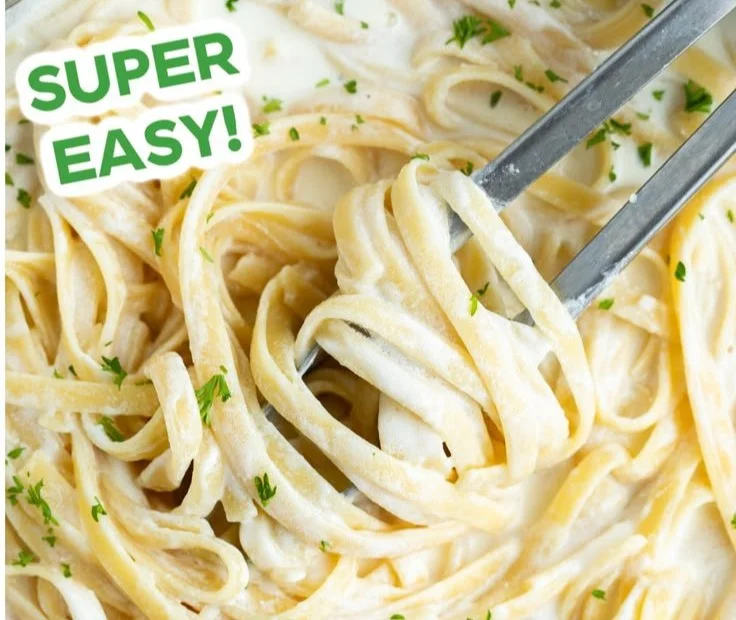 Creamy Olive Garden Alfredo Sauce served with fettuccine pasta