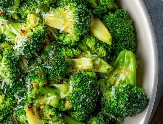 Copycat Longhorn Steakhouse style broccoli served in a bowl
