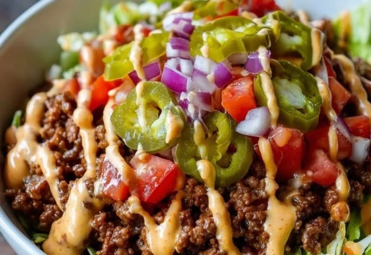 High-protein cheeseburger bowls for low-carb meal prep with healthy ingredients