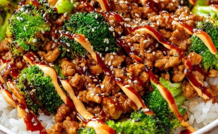 Delicious Minute Ground Chicken Bowls served in a vibrant bowl with fresh vegetables.