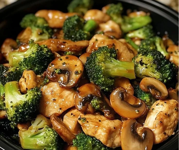 Delicious chicken stir-fry with broccoli and mushrooms in a colorful dish.