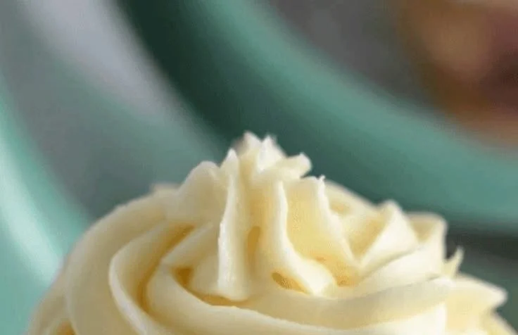Delicious Vanilla Buttercream Frosting on a cupcake