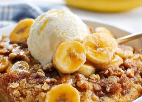 Delicious Banana Cobbler made with simple ingredients and quick preparation.
